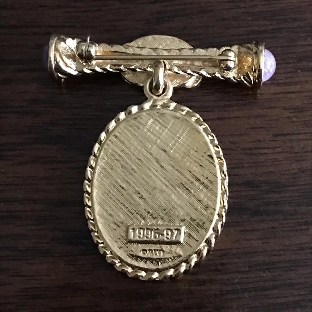 Avon 90s Victorian Style Dangle Brooch Presidents Club